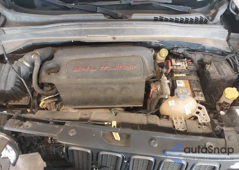 2017 Jeep Renegade Latitude 4X4 z USA, uszkodzony, nr VIN ZACCJBBB3HPE63650